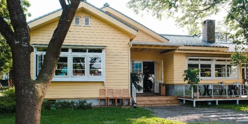 Yellow family home inherited by the owner's family
